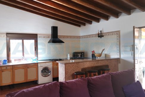 Casa-Chalet-rustica-de-campo-salon-kitchen-Alhaurín-el-Grande-ref-M002080-Magnificasa