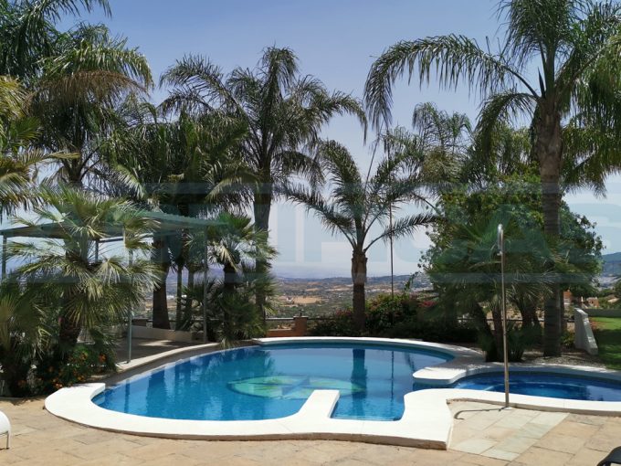 M002082 Finca Rustica view pool palmeras Cam Las Lomas Alhaurin el Grande Magnificasa