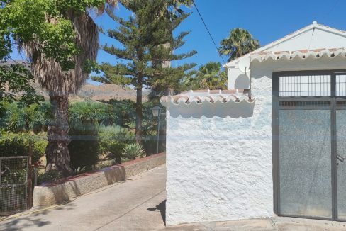 M002084-Finca-de-Campo-gate-outside-Alora-Magnificasa