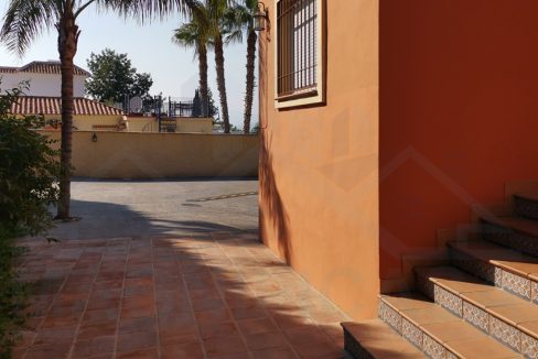 Casa-Urbanization-4bedrooms-entree-side-MFC-4902399-Magnificasa-Alhaurin-el-Grande-Spain