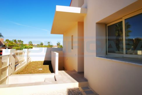 Rustic-house-with-pool-view-frontside-Coin-Magnificasa