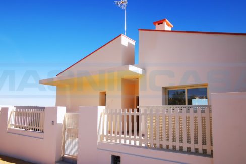 Rustic-house-with-pool-view-frontside1-Coin-Magnificasa