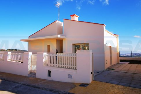 Rustic-house-with-pool-view-frontside2-Coin-Magnificasa