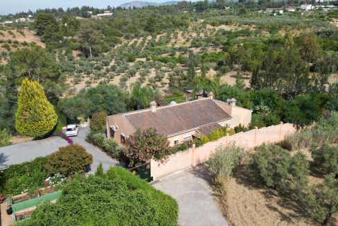 Casa-Finca-3-habitaciones-con-Jardin-terraza-y-piscina-alhaurin-el-Grande-view-aerial-entrance-Magnificasa