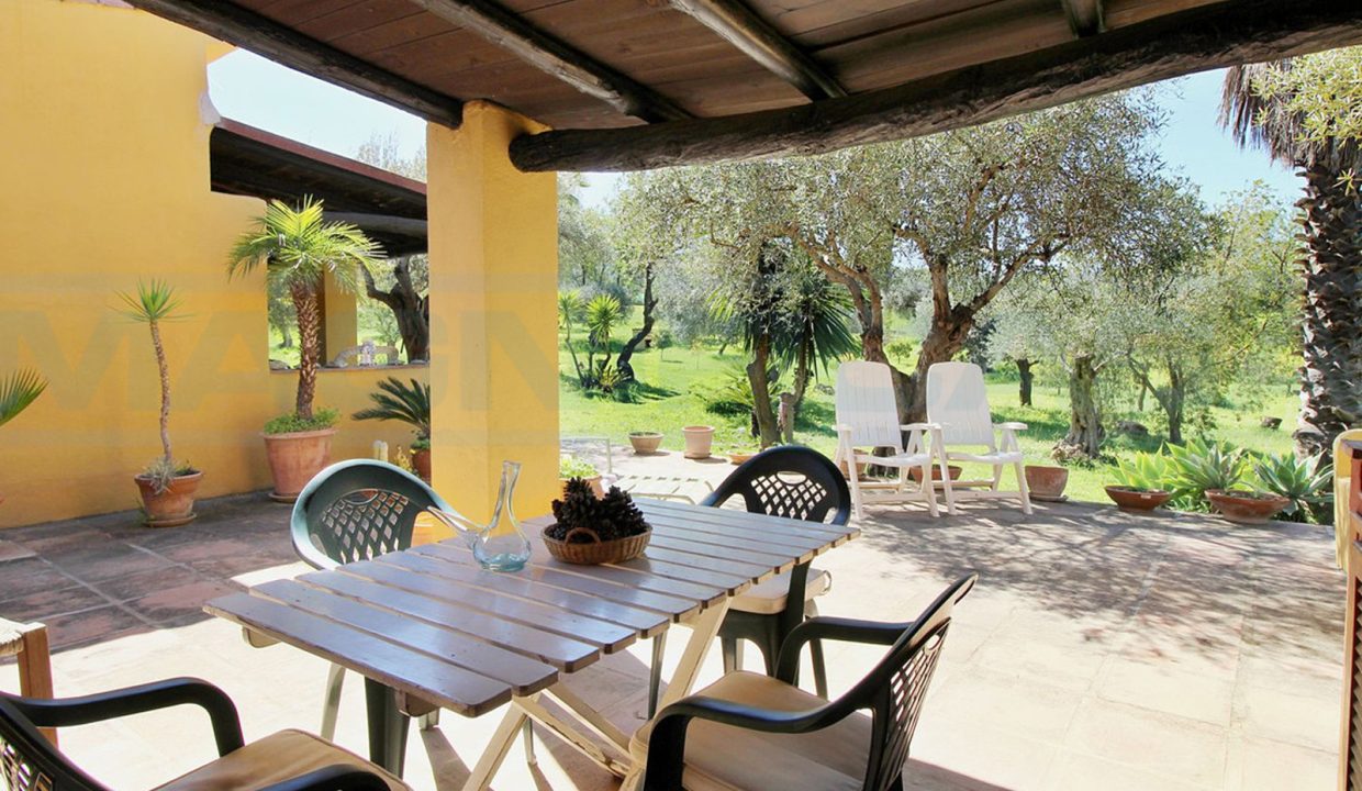 Casa rústico con 57.000m2 en Coin-view-BBQ-garden-Magnificasa