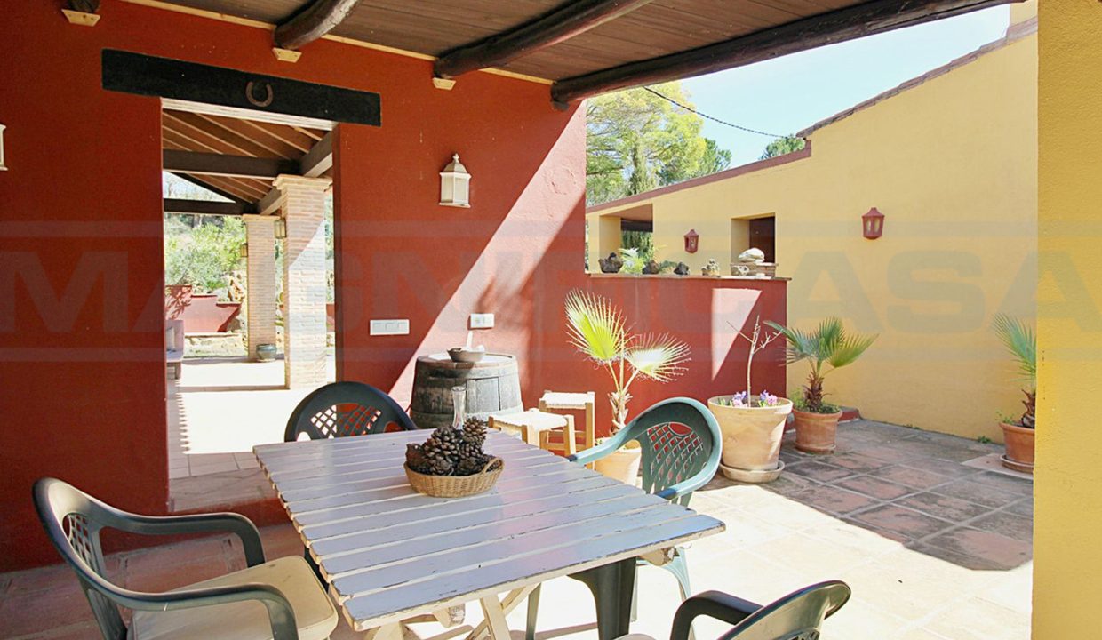 Casa rústico con 57.000m2 en Coin-view-Terrace-outside-kitchen-Magnificasa