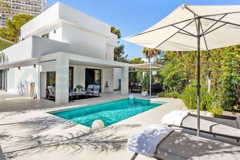 Villa-Nueva-Andalucia-Centro-Marbella-Piscina-terazza-Magnificasa