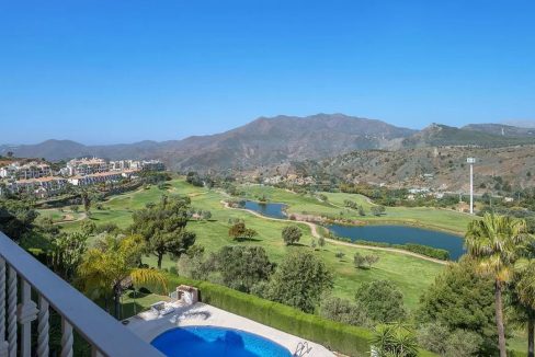 Penthouse-for-sale-4-bedrooms-4-bathrooms-pool-Alhaurin-Golf-Malaga-view3-balcony-Golf-course