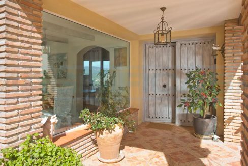 Villa 4 bedrooms-5 bathrooms-Pool-Alhaurin-el-Grande-Magnificasa-view-entree1