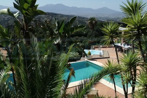 Villa 4 bedrooms-5 bathrooms-Pool-Alhaurin-el-Grande-Magnificasa-view-house-pool-mountains-1