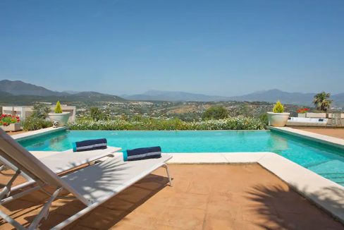 Villa 4 bedrooms-5 bathrooms-Pool-Alhaurin-el-Grande-Magnificasa-view-pool-mountains-1