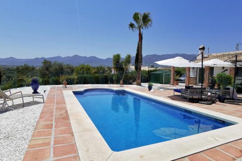 Country-house-2bedrooms-2bathrooms-terrace-pool-Alhaurin-el-Grande-view-pool-house-mountains-Magnificasa