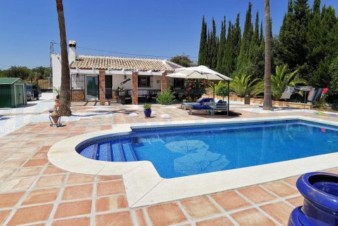 Country-house-2bedrooms-2bathrooms-terrace-pool-Alhaurin-el-Grande-view2-pool-chalet-Magnificasa