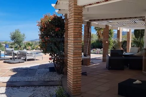 Country-house-2bedrooms-2bathrooms-terrace-pool-Alhaurin-el-Grande-view2-terrace-side-entrance-Magnificasa