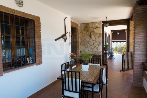 Finca-rustica-3dorm-2banos-piscina-alhaurin-el-Grande-Magnificasa-view-front-terrace-dining-table-house