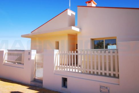 Bungalow-3bedroom-2bath-pool-Coin-Alhaurin-el-Grande-Magnificasa-frontside