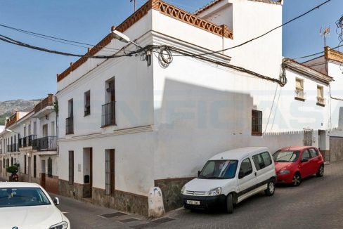 Townhouse-6beds-3bath-centro-Alhaurin-el-Grande-streetview-calle-Magnificasa