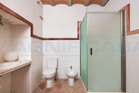 Townhouse-6beds-3bath-centro-Alhaurin-el-Grande-view-guest-bathroom2-upstairs-Magnificasa