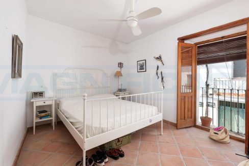 Townhouse-6beds-3bath-centro-Alhaurin-el-Grande-view-guest-bedroom1-upstairs-Magnificasa