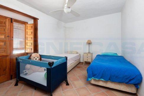 Townhouse-6beds-3bath-centro-Alhaurin-el-Grande-view-guest-bedroom2-upstairs-Magnificasa