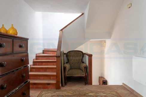 Townhouse-6beds-3bath-centro-Alhaurin-el-Grande-view-hall-upstairs-Magnificasa