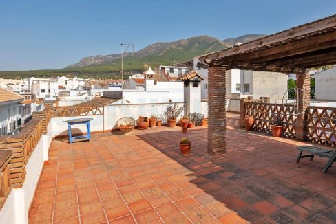 Townhouse-6beds-3bath-centro-Alhaurin-el-Grande-view-roofterrace-Magnificasa