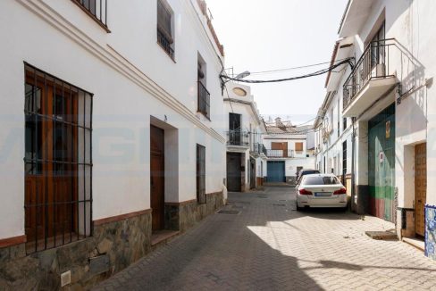 Townhouse-6beds-3bath-centro-Alhaurin-el-Grande-view-street-Magnificasa