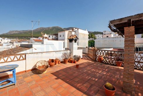 Townhouse-6beds-3bath-centro-Alhaurin-el-Grande-view2-roofterrace-Magnificasa