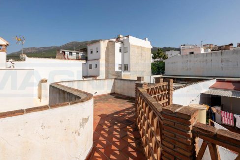 Townhouse-6beds-3bath-centro-Alhaurin-el-Grande-view3-roofterrace-Magnificasa