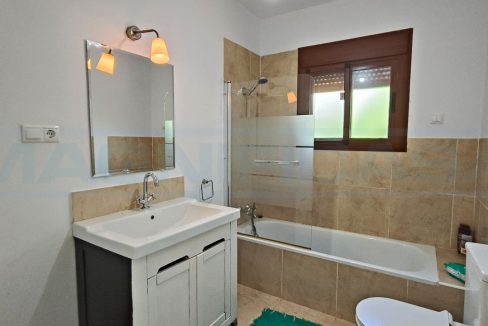 Villa-3bedrooms-3bath-view-bathroom1-house-Alhaurin-el-Grande