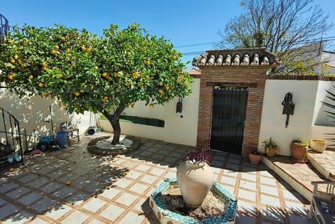 Villa-3bedrooms-3bath-view-entrance-gate-Alhaurin-el-Grande