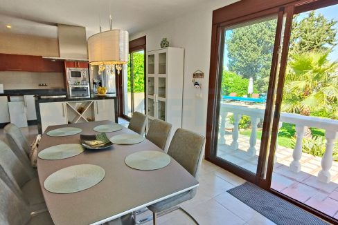 Villa-3bedrooms-3bath-view-kitchen-dinning-house-Alhaurin-el-Grande