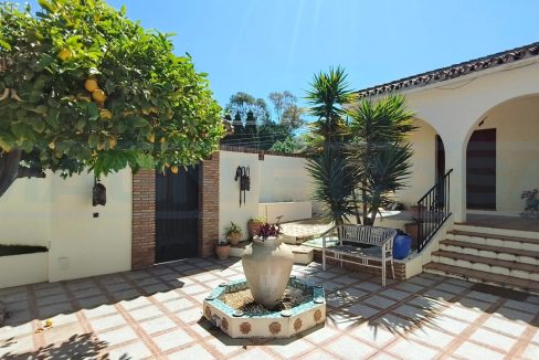 Villa-3bedrooms-3bath-view-patio-entrance-gate-Alhaurin-el-Grande