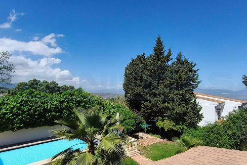 Villa-3bedrooms-3bath-views-pool-garden-from-house-Alhaurin-el-Grande