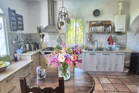 Finca-3bedrooms-3bathrooms-view-kitchen-Alhaurin-el-Grande-Magnificasa