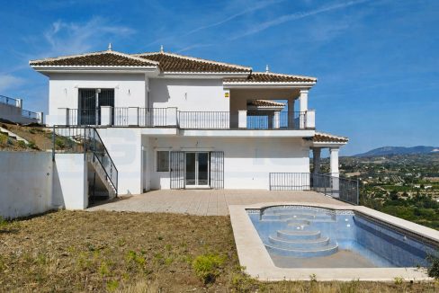 Villa-5bedrooms-3bathrooms-pool-terraces-view-pool-garden-current-status-Alhaurin-el-Grande-Magnificasa
