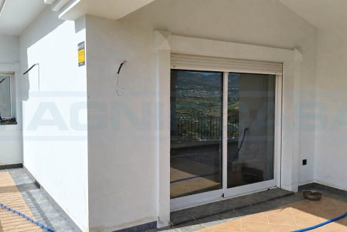 Villa-5bedrooms-3bathrooms-pool-terraces-view-terrace-doors-salon-Alhaurin-el-Grande-Magnificasa