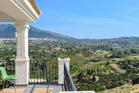 Villa-5bedrooms-3bathrooms-pool-terraces-view2-surroundings-Alhaurin-el-Grande-Magnificasa