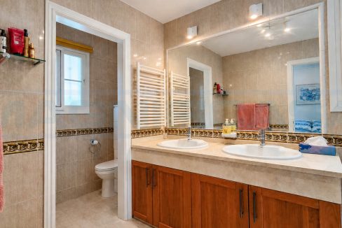 Apartment-3-bedroom-3-bathroom-Las-Terrazas-guest-bathroom1-Alhaurin-Golf-Magnificasa