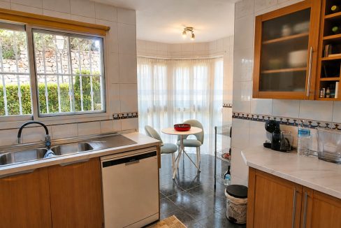 Apartment-3-bedroom-3-bathroom-Las-Terrazas-kitchen-view-dining-Alhaurin-Golf-Magnificasa