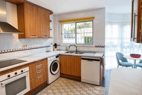 Apartment-3-bedroom-3-bathroom-Las-Terrazas-kitchen-view-sink-Alhaurin-Golf-Magnificasa