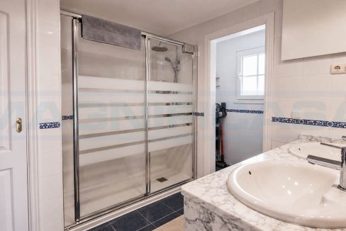 Apartment-3-bedroom-3-bathroom-Las-Terrazas-masterbathroom2-Alhaurin-Golf-Magnificasa