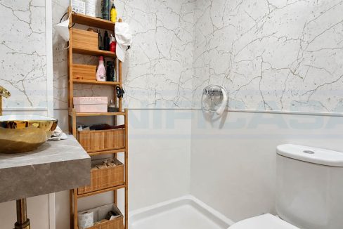 Casa-adosada-4-bedrooms-2-bathrooms-Garage-Centro-Coin-view-bathroom-Magnificasa