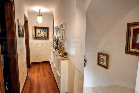 Casa-adosada-4-bedrooms-2-bathrooms-Garage-Centro-Coin-view-hall-Magnificasa