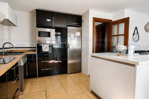 Casa-adosada-4-bedrooms-2-bathrooms-Garage-Centro-Coin-view-kitchen-Magnificasa