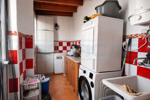 Casa-adosada-4-bedrooms-2-bathrooms-Garage-Centro-Coin-view-laundry-Magnificasa