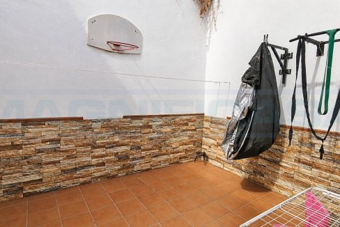 Casa-adosada-4-bedrooms-2-bathrooms-Garage-Centro-Coin-view1-patio-Magnificasa