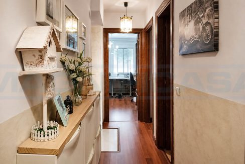 Casa-adosada-4-bedrooms-2-bathrooms-Garage-Centro-Coin-view2-hall-Magnificasa
