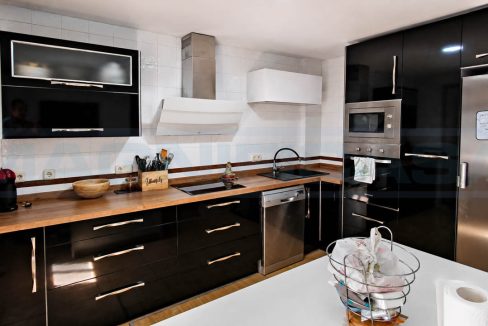 Casa-adosada-4-bedrooms-2-bathrooms-Garage-Centro-Coin-view2-kitchen-Magnificasa