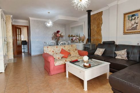 Casa-adosada-4-bedrooms-2-bathrooms-Garage-Centro-Coin-view3-livingroom-Magnificasa